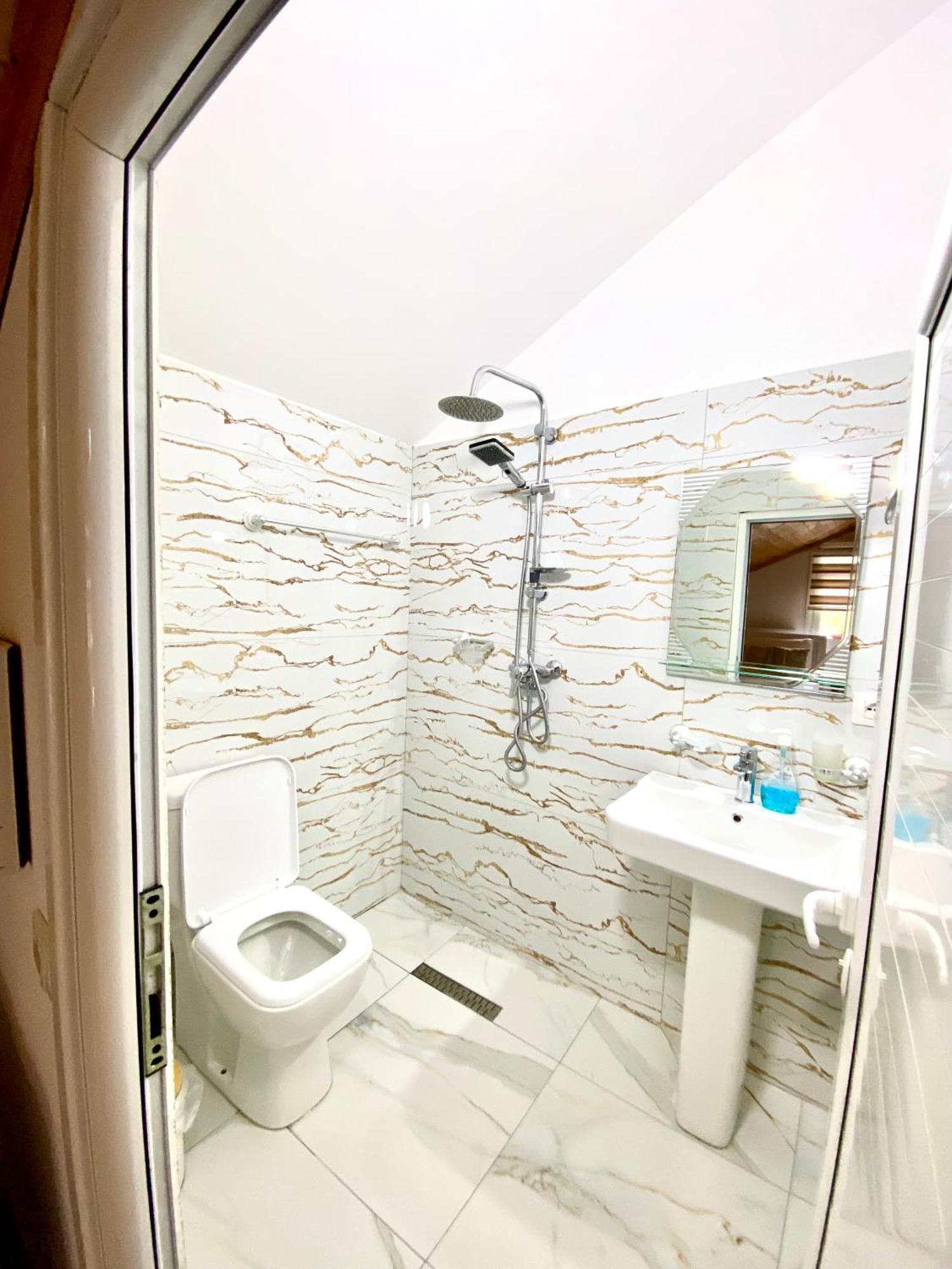 Guest House Rean Berat Kültér fotó